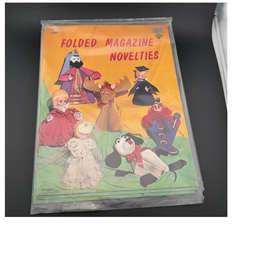 Vintage Folded Magazine Novelties-Pack of 3 Craft Booklets H-200/30-12812 Sealed